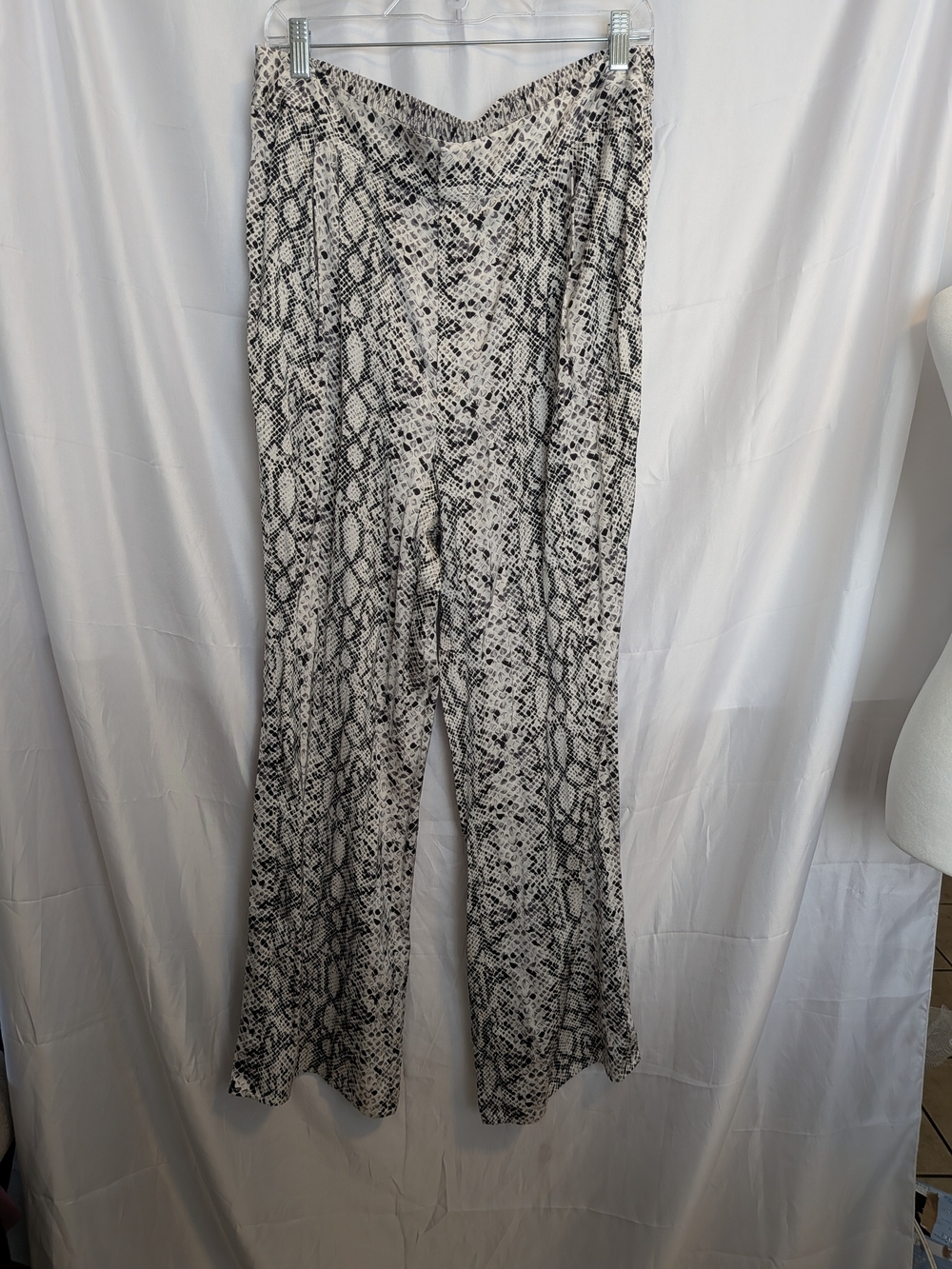 Good American Purely Python Print Wide Leg Pants Size 4/XL - Picture 2 of 5